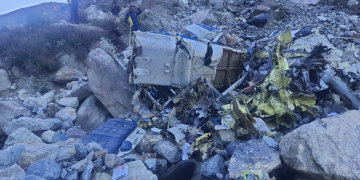 എംഐ-17 ഹെലികോപ്റ്റർ ഉപയോഗിച്ചു എയർ ലിഫ്റ്റ് ചെയ്ത ഹെലികോപ്റ്റർ കേദാർനാഥിൽ തകർന്നുവീണു